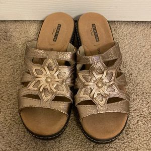 Clarks golden leather sandals. Size 8. Soft cushion platform.